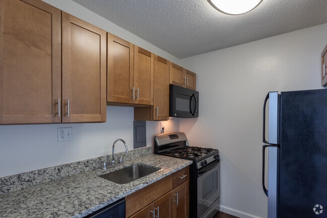 Studio - 650 SF - The Aspen Apartments