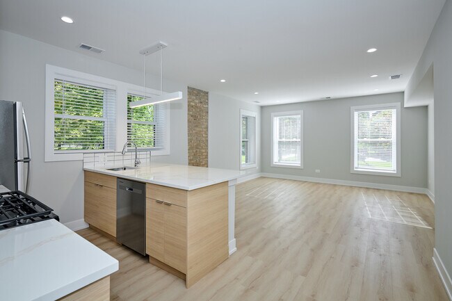 Foto del edificio - 2127 S Marshall Blvd