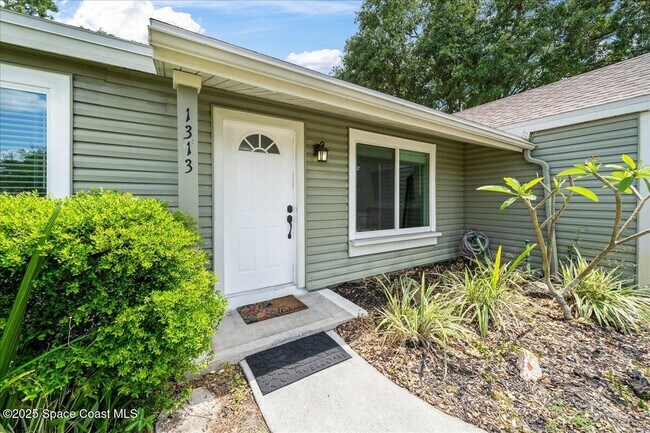 Foto del edificio - 1313 Ethel Cir NE