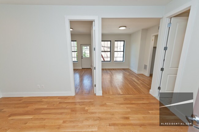 Foto del edificio - 1221 Astoria Blvd