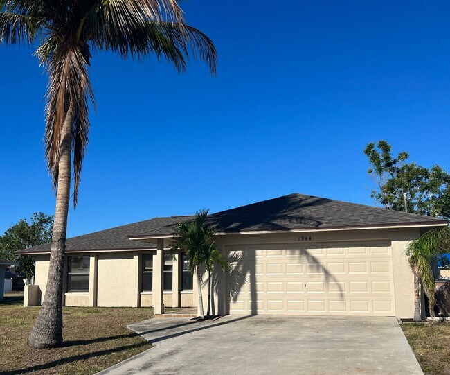 Building Photo - Available Now Welcome to this Annual 3 bed...