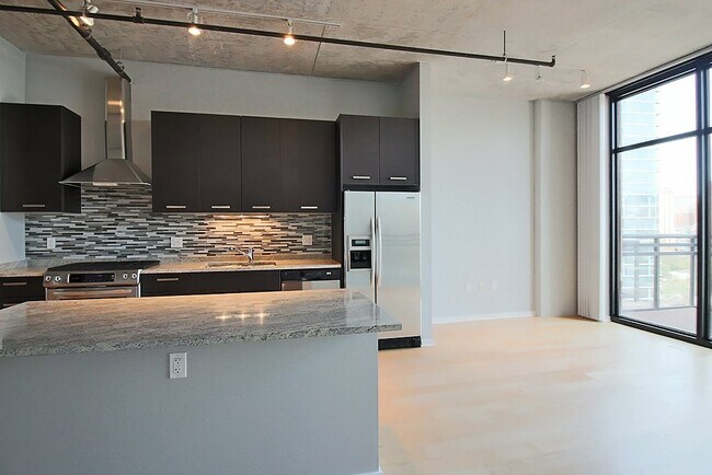 Foto del edificio - 156 W Roosevelt Rd