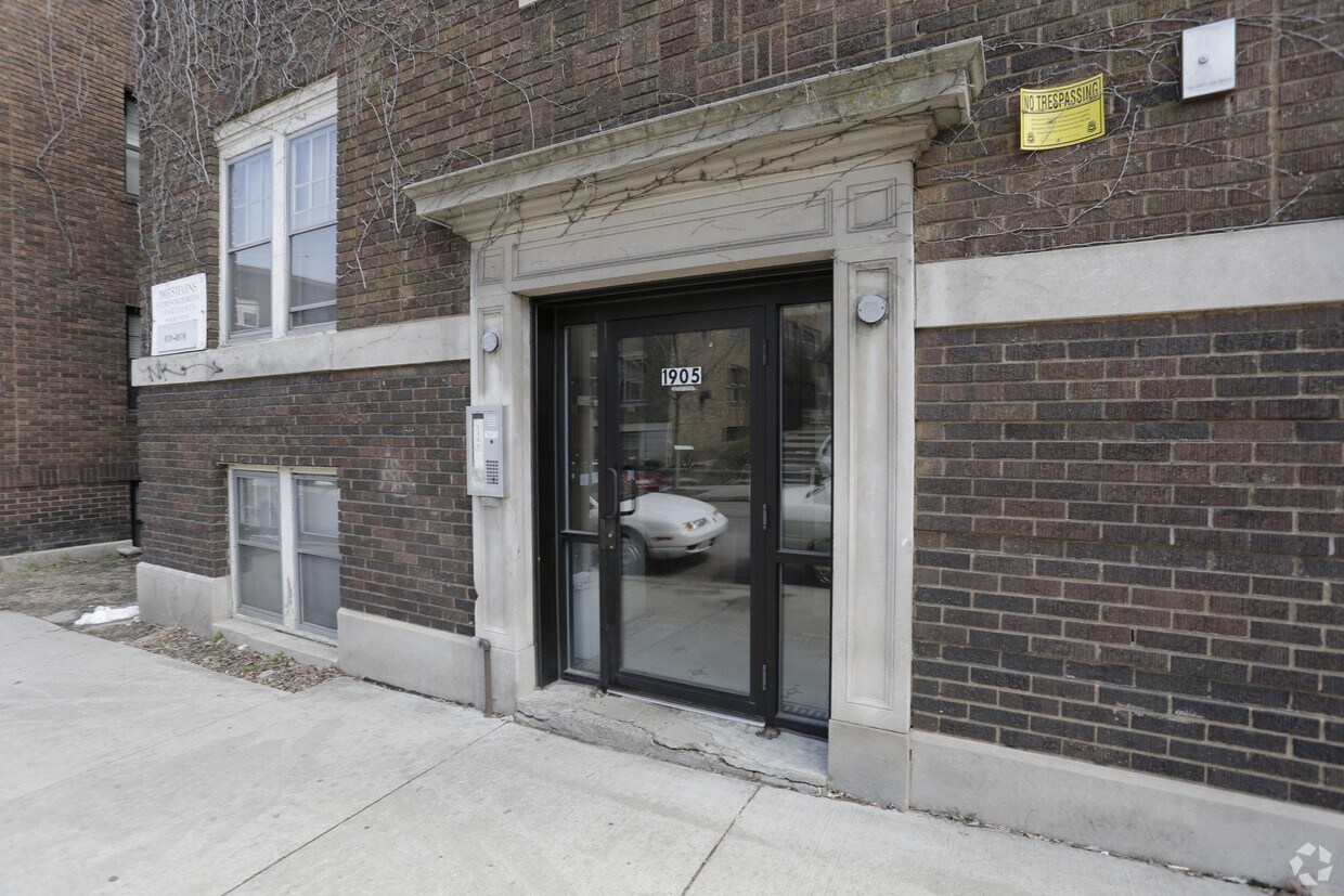 Building Photo - 1905 Stevens Ave