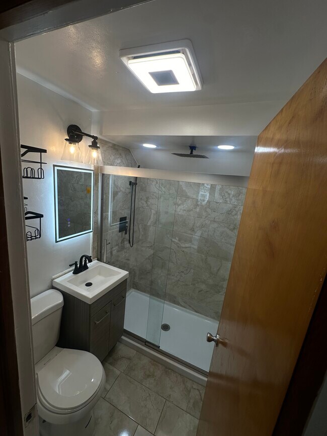 Baño - 6404 W Hayes Ave