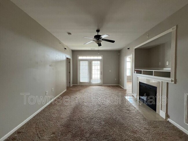 Foto del edificio - 625 Marshtree Ln