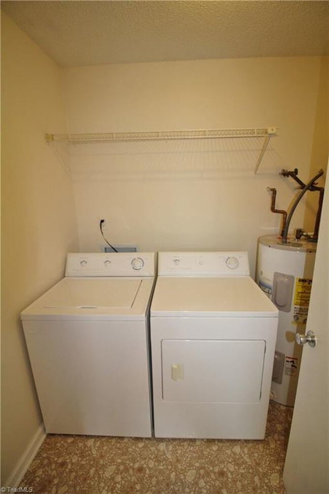 Foto del edificio - 5661 Hornaday Rd