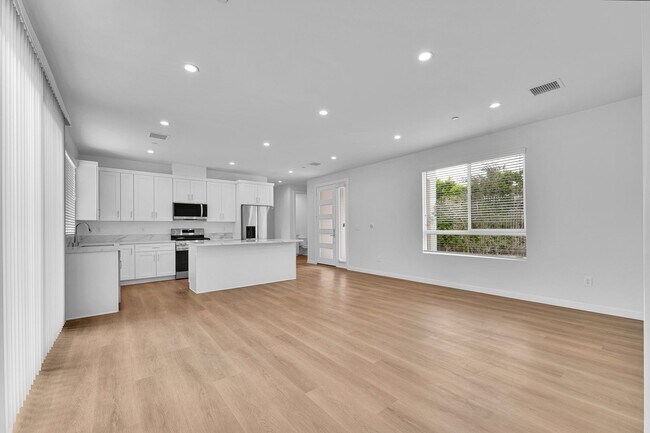 Foto del edificio - Modern Brand new 5-Bedroom Home for Lease ...