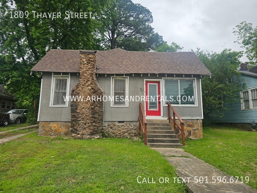 Primary Photo - 1809 Thayer St. | $725| 2 beds, 1 full bath