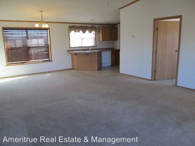 Building Photo - 420 E Main St