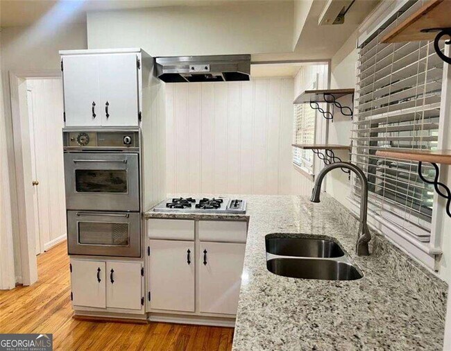Foto del edificio - 2560 Wood Valley Dr
