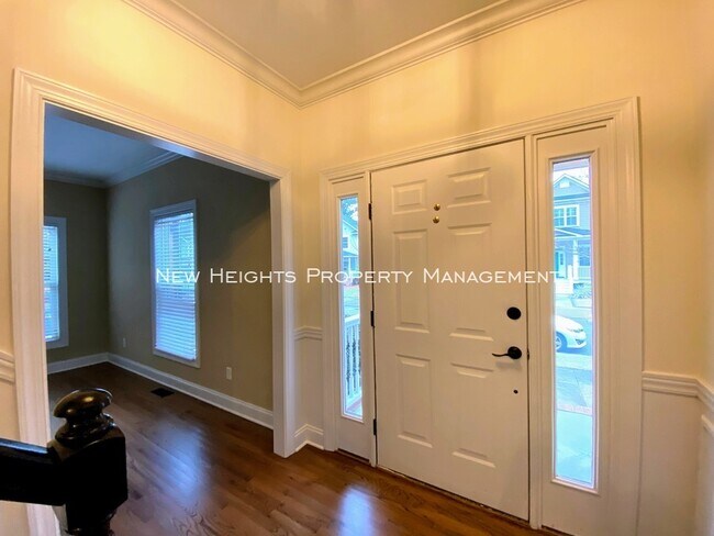 Building Photo - Lovely home in Hamlet Square
