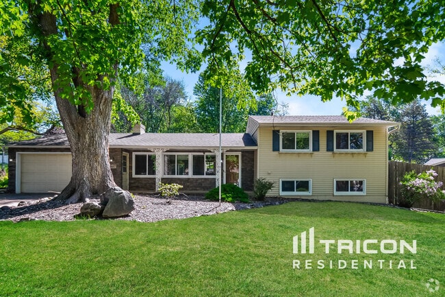Building Photo - 3607 Robinwood Terrace