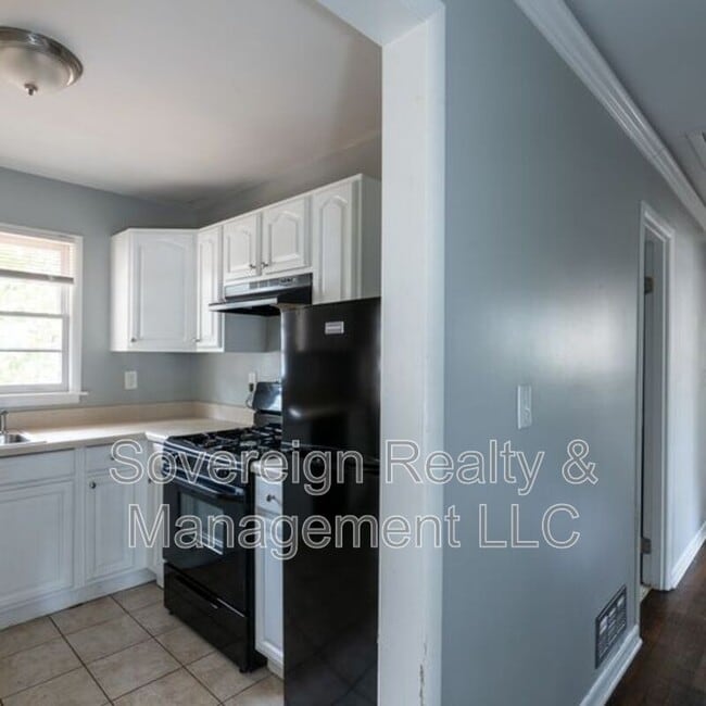 Building Photo - 4085 Kenora Dr SW