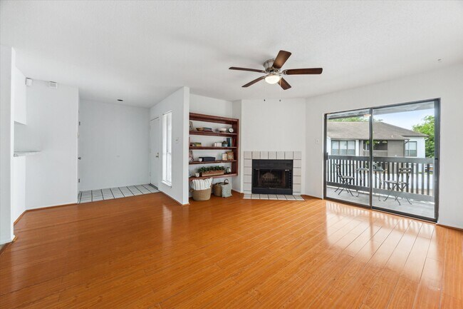 Building Photo - 8020 Braesmain Dr