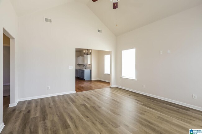 Building Photo - 213 Hampton Dr