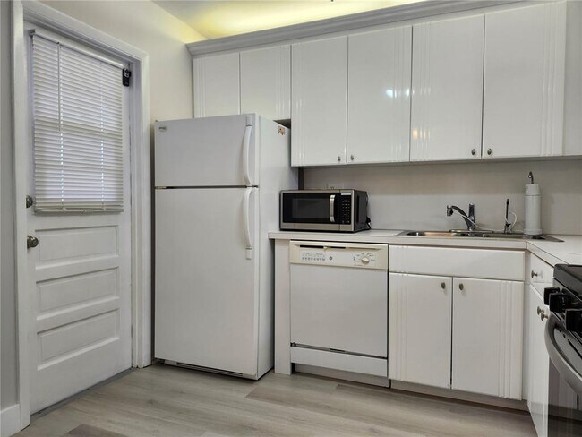 Foto del edificio - 8121 SW 24th Ct