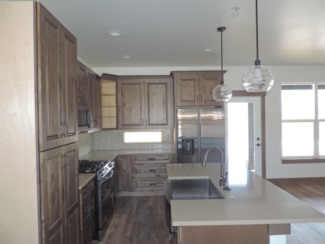Building Photo - 233 Rolling Prairie