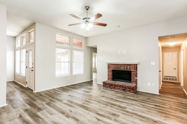 Building Photo - 7026 Lo Chalmers Ln