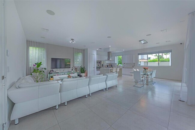 Photo - 7515 NW 99th Ave House