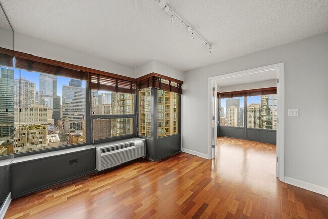 Foto del edificio - 30 E Huron St