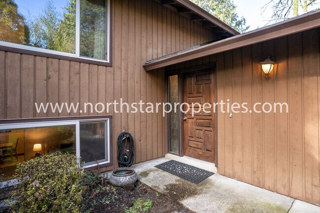 Foto del edificio - Ideal Location in Lake Grove