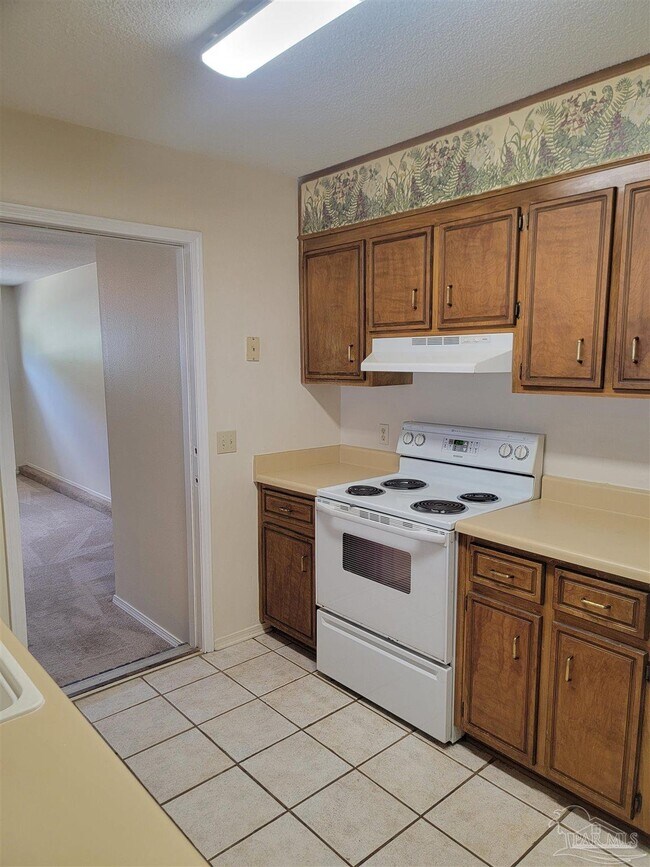 Foto del edificio - 8146 Treetop Ln