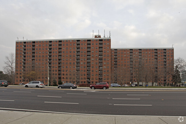 Building Photo - Queensway Manor