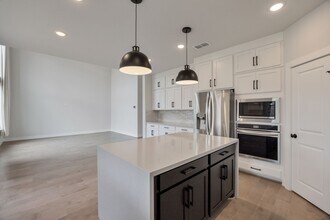 Building Photo - 17051 Luminous Ln