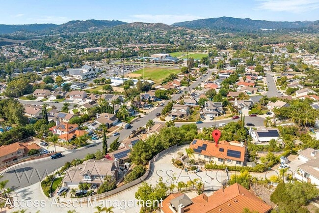 Foto del edificio - 5 br, 3 bath House - 1744 Paradise St