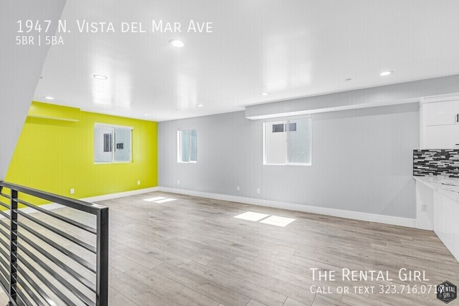 Foto del edificio - Hot-to-Go 5BR Townhome in Hollywood Dell w...