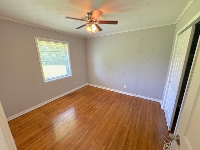 Building Photo - 4493 Westmont Rd