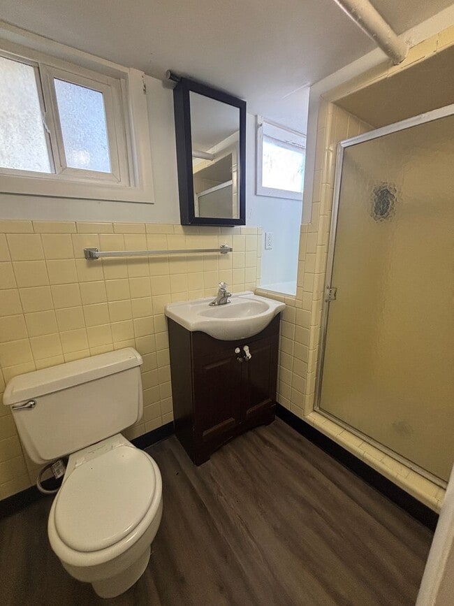 Building Photo - 650 N 10th Ave