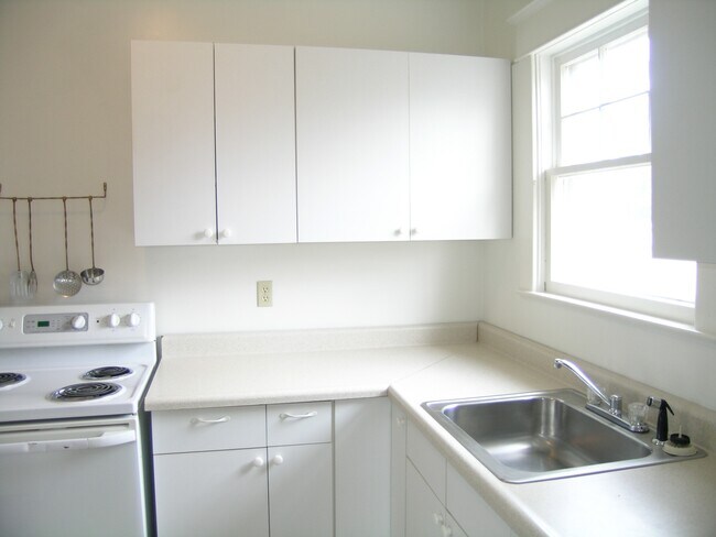Building Photo - 213 Carbon Ave