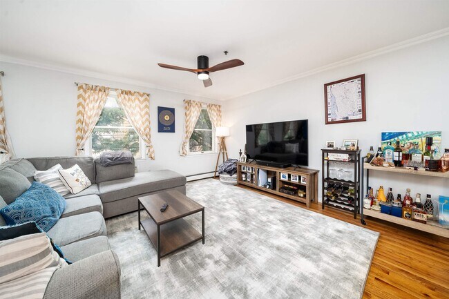 Foto del edificio - 607 Madison St