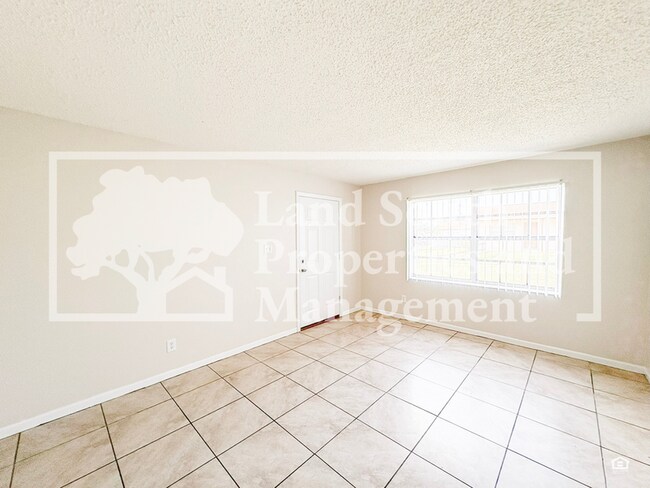 Foto del edificio - 5866 Charlton Dr