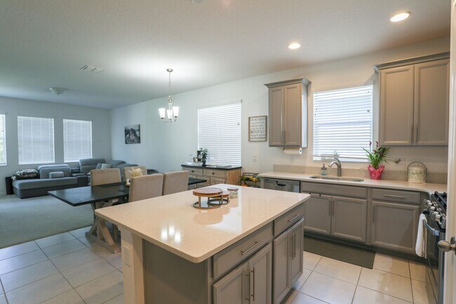 Building Photo - 8289 Bayliss Ct
