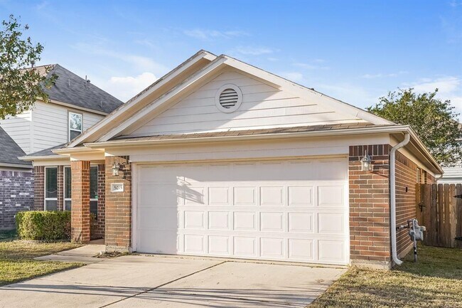 Building Photo - 5015 Fair Oak Dale Ln