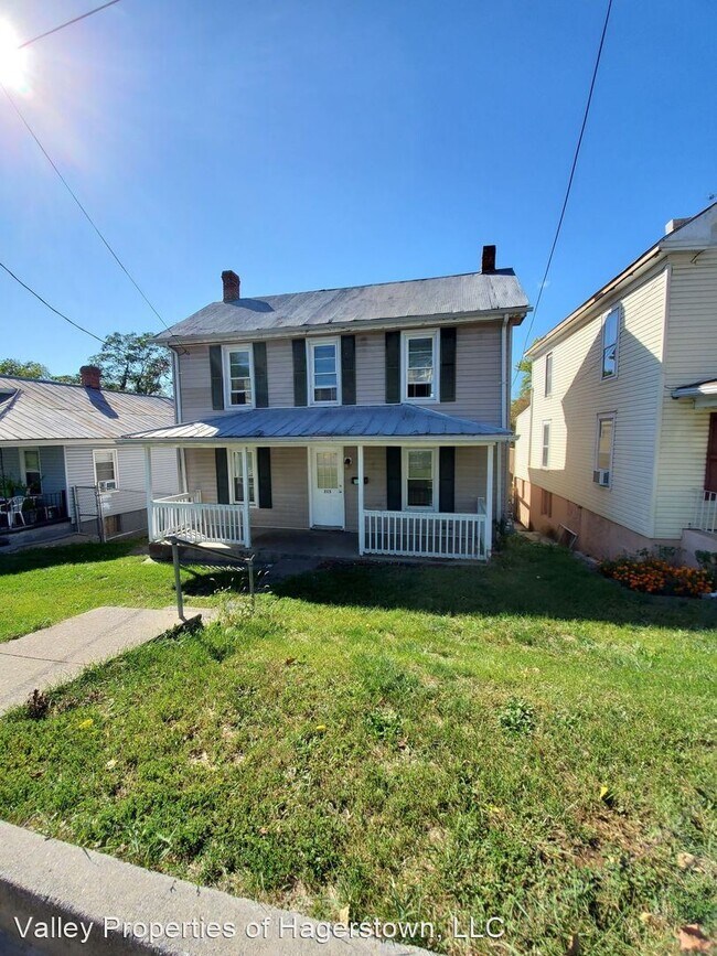 Building Photo - 3 br, 1 bath House - 215 S High St