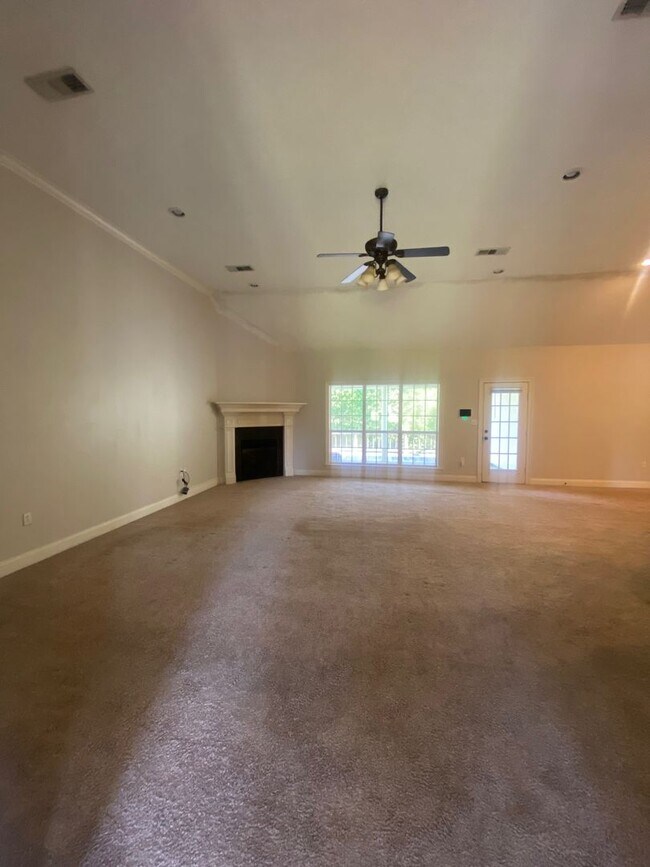 Building Photo - 314 Romar Pl