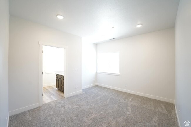 Building Photo - 1561 110