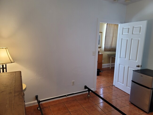 Foto del edificio - 12877 Glenoaks Blvd