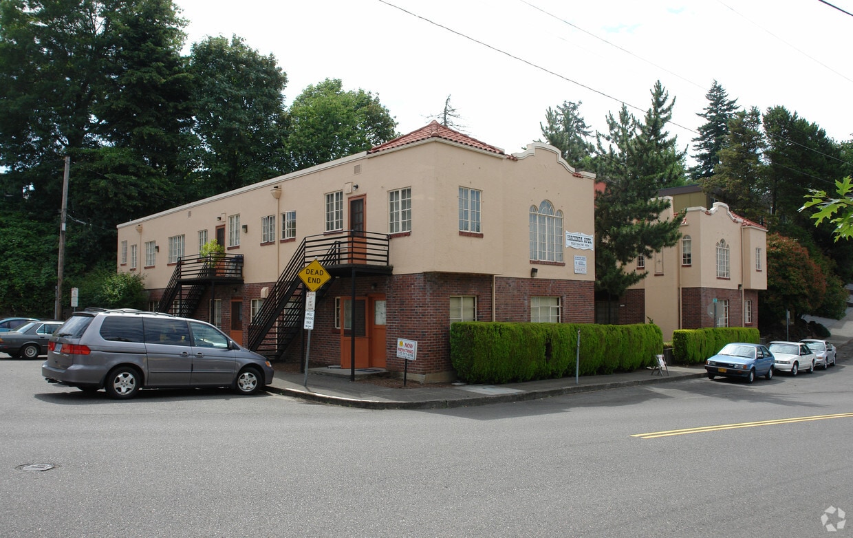 Building Photo - Hacienda Apartments