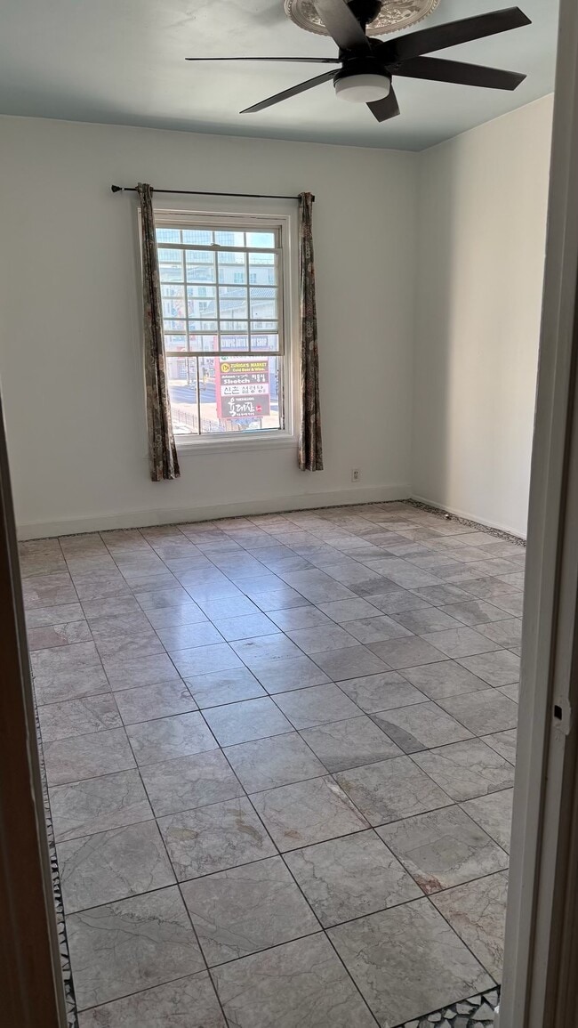 Foto del edificio - 3109 W 6th St