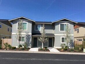 Building Photo - 820 NE Copperleaf Loop