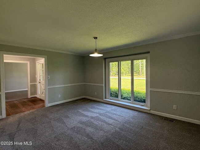 Building Photo - 1107 Greenway Dr
