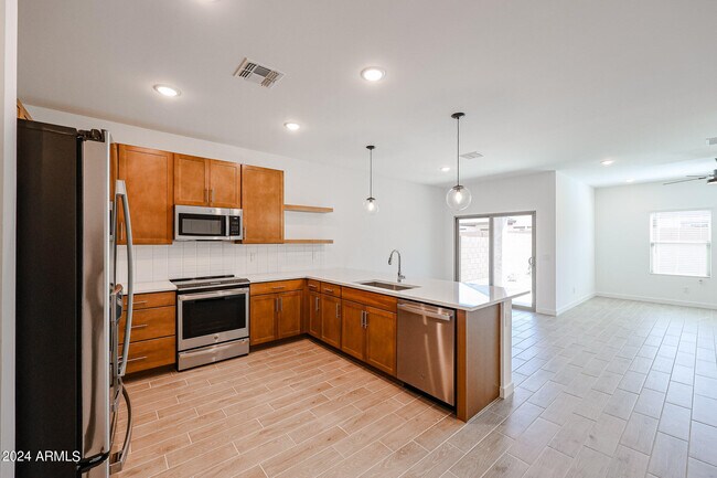 Foto del edificio - 7811 N 79th Dr