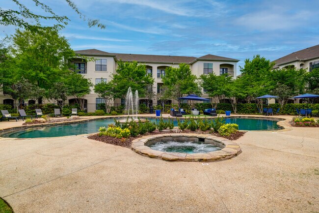Foto del edificio - Paramount at Cedar Lodge