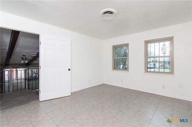 Building Photo - 1806 Glendale Dr