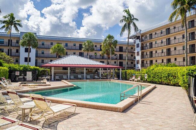 Foto del edificio - 807 River Point Dr