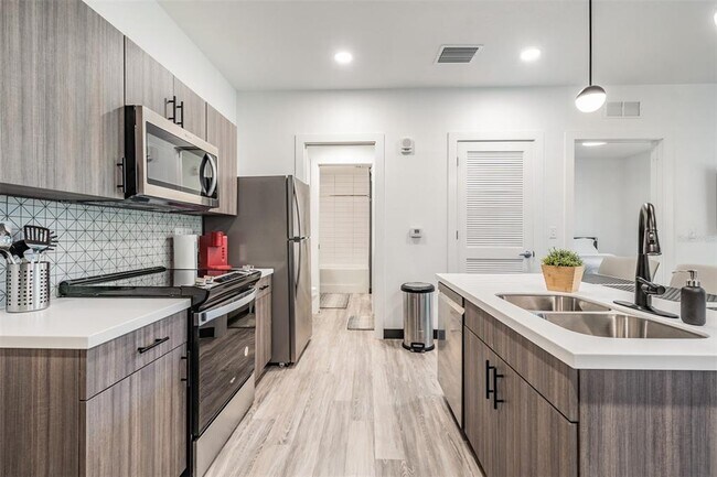 Building Photo - 6515 Live Wl Ln